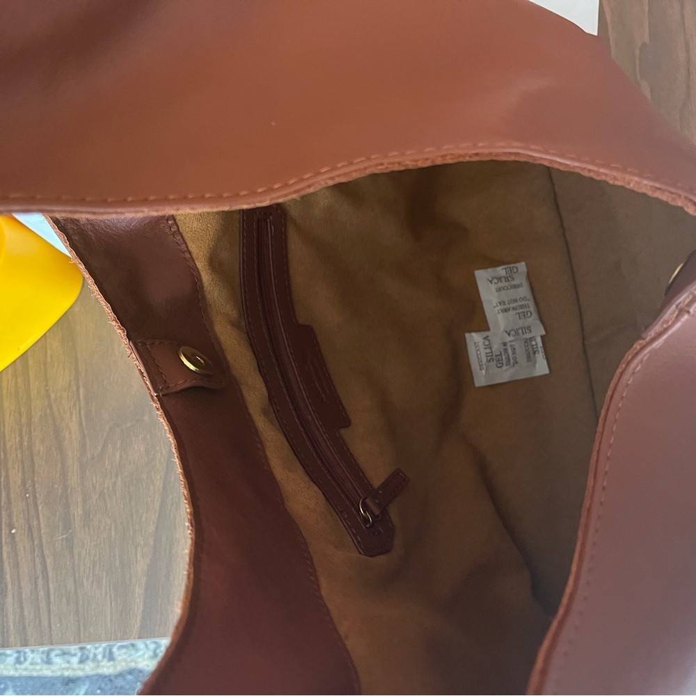 Elegant Leather Hobo Bag in Rich Brown - Picture 4 of 6
